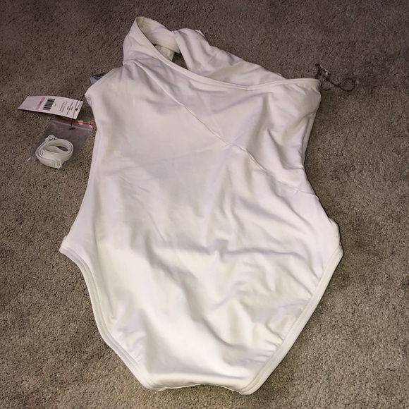 Carmen Marc Valvo One Shoulder Piece Swimsuit Women’s size 6 White NWT read - Picture 7 of 12